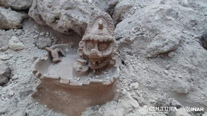 Representación del dios maya K’awiil, encontrada en el tramo 7 del Tren Maya
