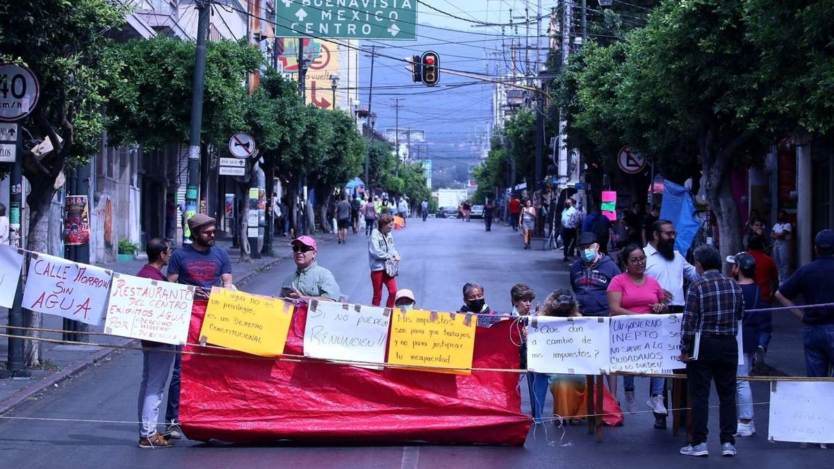 Bloqueo de vecinos de colonias del norte y centro de la capital en demanda del servicio de agua potable