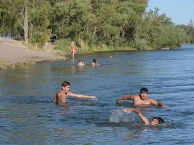 Ola de calor: 24 personas rescatadas en el río Limay durante el fin de semana