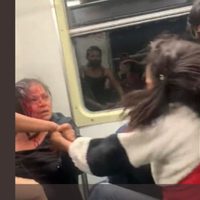 Viral: Dos mujeres tienen brutal pelea en un vagón del Metro