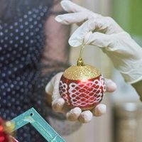 Preparate para las Fiestas: así tenés que limpiar los adornos de Navidad y que queden como nuevos sin dañarlos