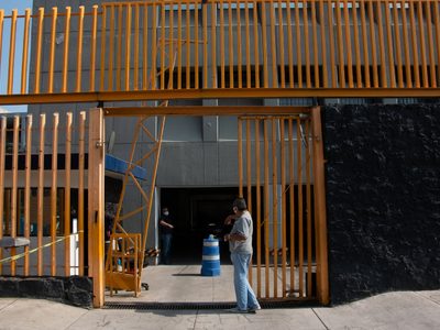 Falsa amenaza de bomba en la Prepa 8 provoca la evacuación de alumnos