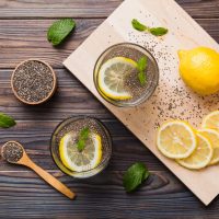 Agua de limón con chía: la bebida natural con propiedades curativas y múltiples beneficios para tu cuerpo