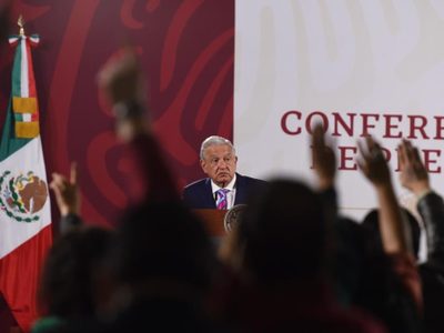 Voy a insistir en que exfuncionarios no puedan laborar en el sector privado antes de 10 años: AMLO