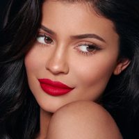 ¡Wow! Kylie Jenner sorprende a todos con extremo cambio de look. ¿Acertado?