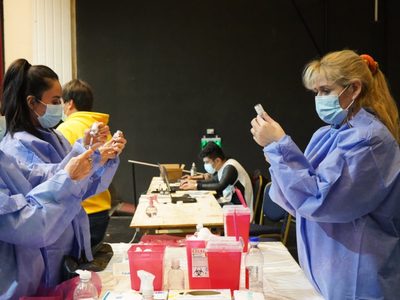A partir de hoy se aplicará el tercer refuerzo de la vacuna contra el coronavirus