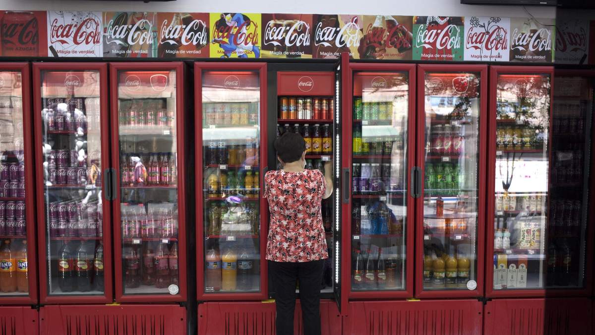 La Coca-Cola fabricada en México, en donde aún se produce con azúcar de caña, tiene una base de consumidores fieles en Estados Unidos