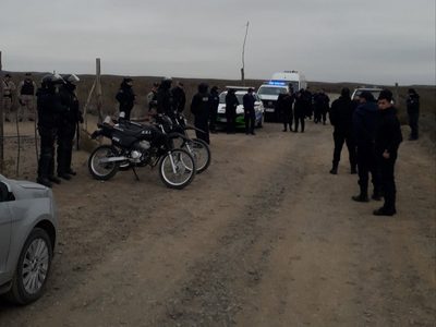Encontraron un cadáver enterrado cerca del Lago Pellegrini; hay un detenido