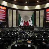 De la supremacía constitucional y de la división de poderes