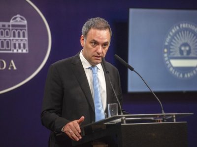 Manuel Adorni defendió la quita de subsidios al transporte