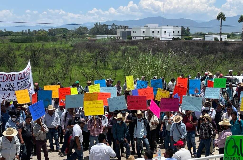 Protesta de zapotecos en el Poder Judicial