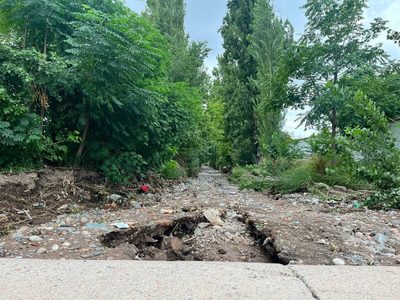 Tras las tormentas, vecinos de Luján aseguran que una calle quedó intransitable