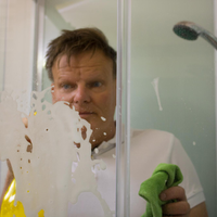 Chau sarro y manchas: el secreto para dejar el piso de tu ducha como si recién lo fueras a estrenar