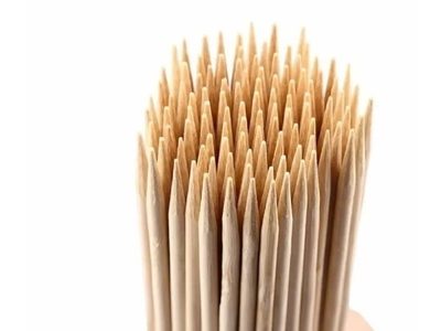 Con solo palitos de brochette y mucha creatividad: creá este fantástico marco para un espejo