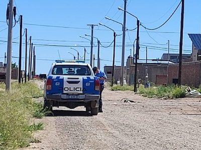 Una joven de 19 años fue apuñalada por su ex en la calle y delante de su hijo