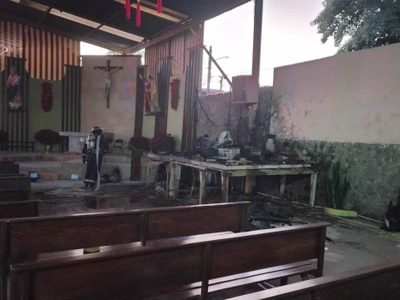 Menor provoca incendio en parroquia tras lanzar cohete en Morelos