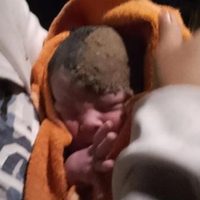 Milagro en Balsa Las Perlas: auxilió a una mujer que parió a su bebé en plena calle