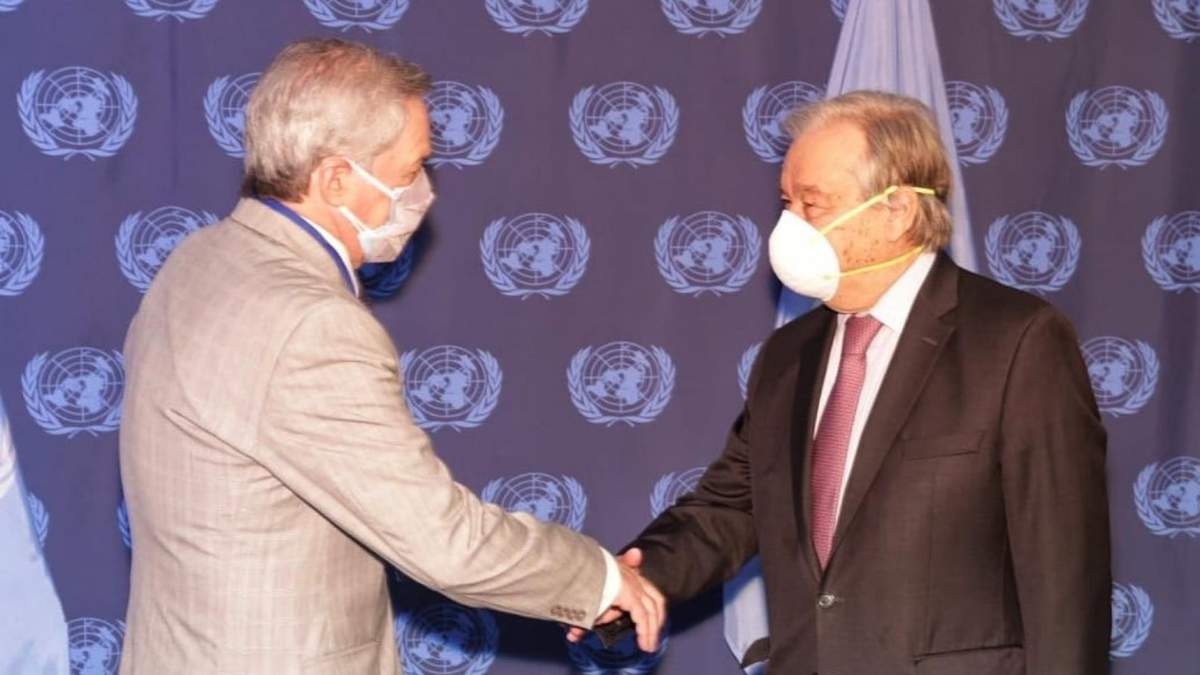 El canciller de Argentina, Felipe Solá, con el secretario general de la ONU, Antonio Guterres. Fuente: (Twitter)