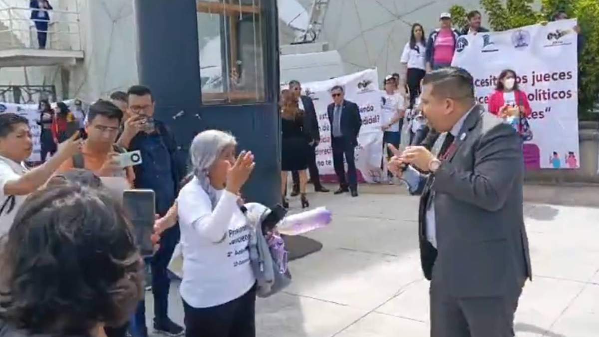 Trabajadores y activistas de dereschos humanos se confromtaron poar la reforma al Poder Judicial