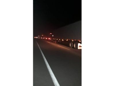 Con bloqueo carretero, familiares exigen liberar a detenidos del caso LeBarón