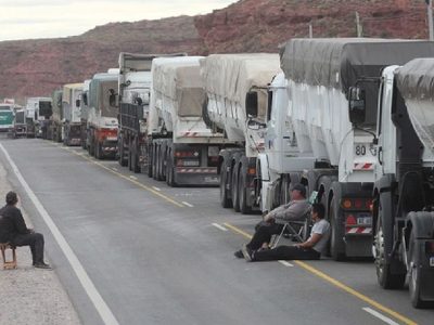 El drama de los camioneros varados en Añelo por los cortes de Salud