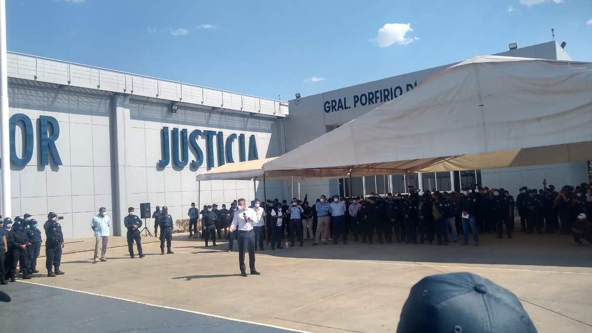 El gobernador en la reunión con inconformes