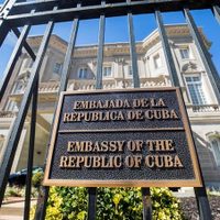 Cuba denuncia ataque de bombas molotov contra su embajada en EU
