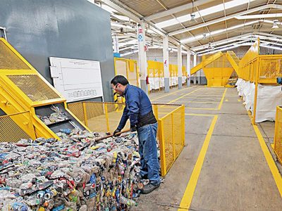 La farsa del reciclaje: Coca-Cola, el mayor importador de desechos plásticos a México