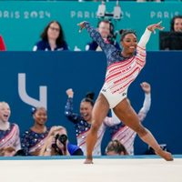 Simone Biles y EU se redimen con oro olímpico en la gimnasia