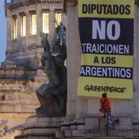 Greenpeace irrumpió frente al Congreso y desató polémica por la Ley de Glaciares