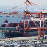 Exportaciones de Japón suben en febrero y crean superávit entre reparos por aranceles de Trump
