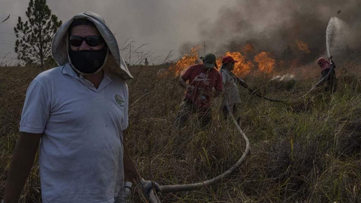 Vecinos de Corrientes contra los incendios. Fuente: (Twitter)