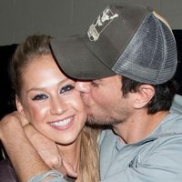 ¡Wow, qué hermosa! Enrique Iglesias presentó a su hija recién nacida ¿A quién se parece?