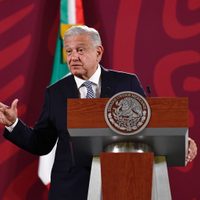 AMLO escribirá un libro sobre el pensamiento conservador desde la Conquista hasta nuestros días