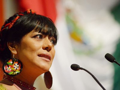 Critica Lila Downs trato de 'terroristas” a maestros de la CNTE
