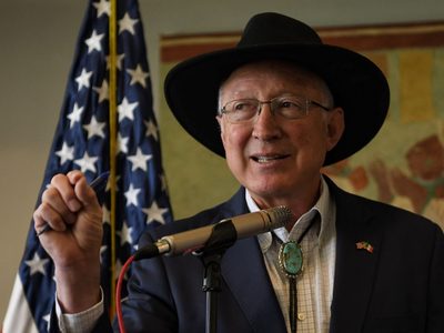 Ken Salazar destaca lucha binacional contra fentanilo y propone a México aumentar inversión