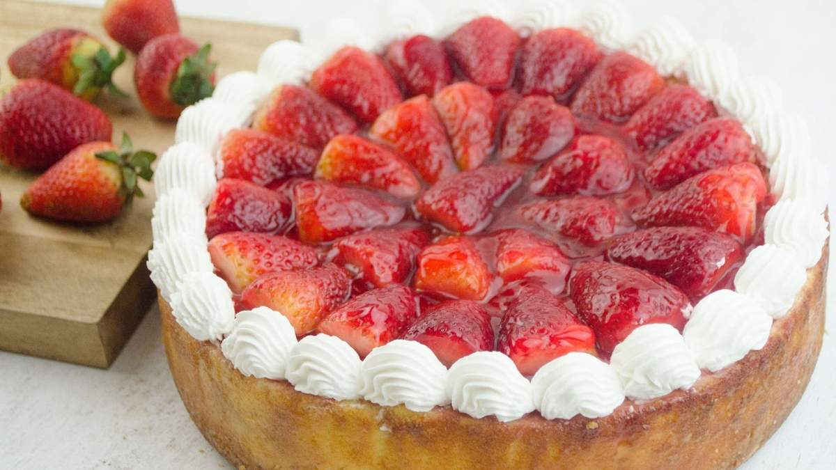 Tarta de queso y frutilla. Fuente: (Instagram)