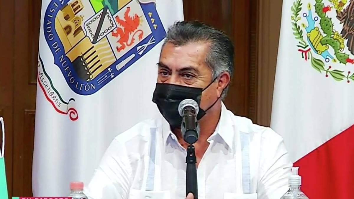 El gobernador en la conferencia de prensa