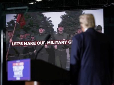 Trump y Vance hacen de ataques contra personas transgénero tema central en su campaña