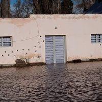 Tras la crecida del río, la Escuela 128 de Villa del Agrio lleva más de un mes sin clases