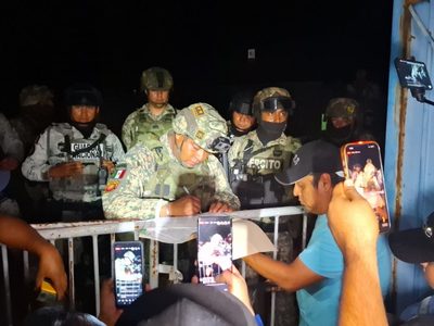 Autoridades y pobladores expulsan al Ejército de San Miguel Totolapan, tras agresión a adolescente