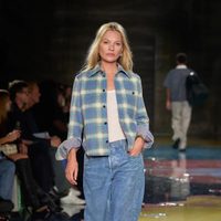 La moda siempre vuelve: la prenda de los 90 que promete ser un must have durante el 2025