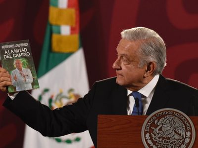 Para su jubilación, las ganancias del libro de AMLO