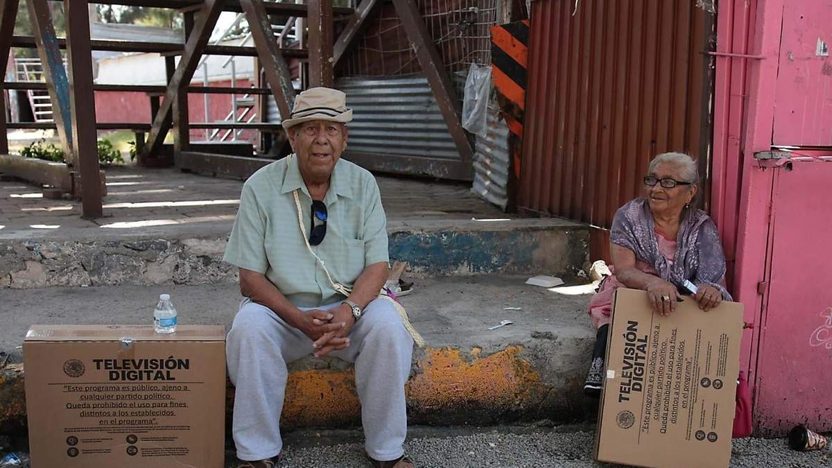 Entrega de televisiones en 2015 en Guerrero