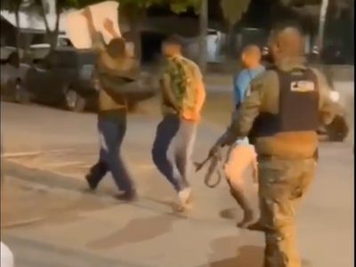 “Esto me pasa por rata”, gritan presuntos ladrones “castigados” por el CJNG (Video)
