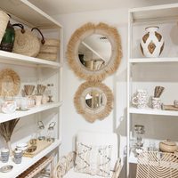 Con elementos que ya tenés en casa, podés hacer este espejo boho que sale una fortuna en cualquier casa de decoración