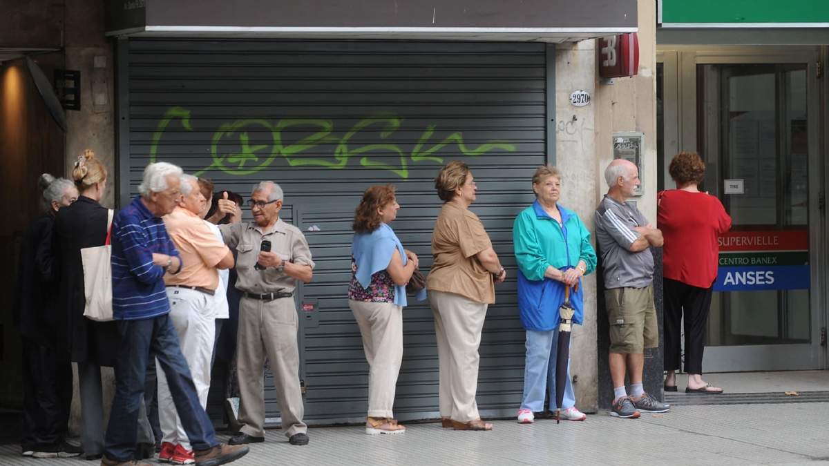 Jubilados en la ANSES. Fuente: (Twitter)