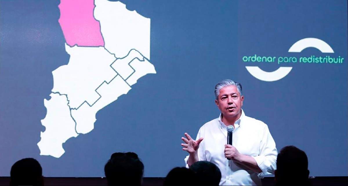 El gobernador, Rolando Figueroa, en su exposición frente a los funcionarios de su gabinete. Fuente: (Gobierno de Neuquén)