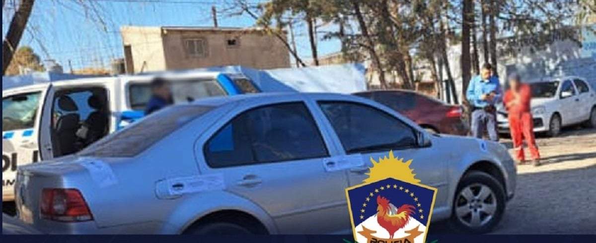 El vehículo al que se le realizó la requisa tras ser secuestrado en barrio Confluencia. Fuente: (Policía de Neuquén)