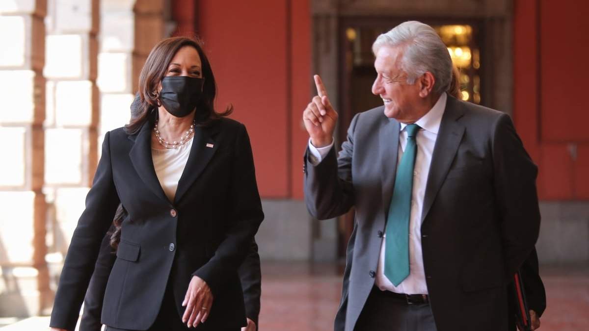 La vicepresidenta de EU, Kamala Harris, y el presidente de México, Andrés Manuel López Obrador